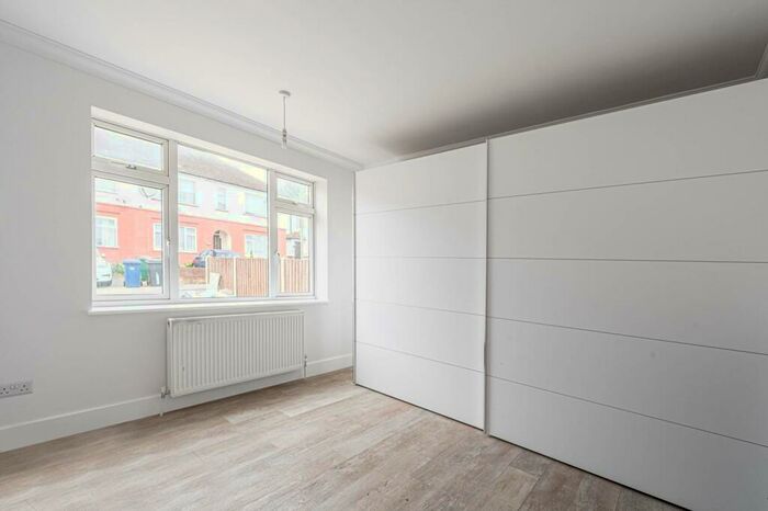 2 Bedroom Maisonette To Rent In Marlborough Gardens, Whetstone, London, N20