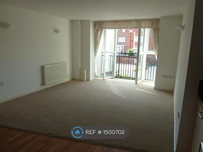 2 Bedroom Flat To Rent In Honeywell Close, Leicester, LE2
