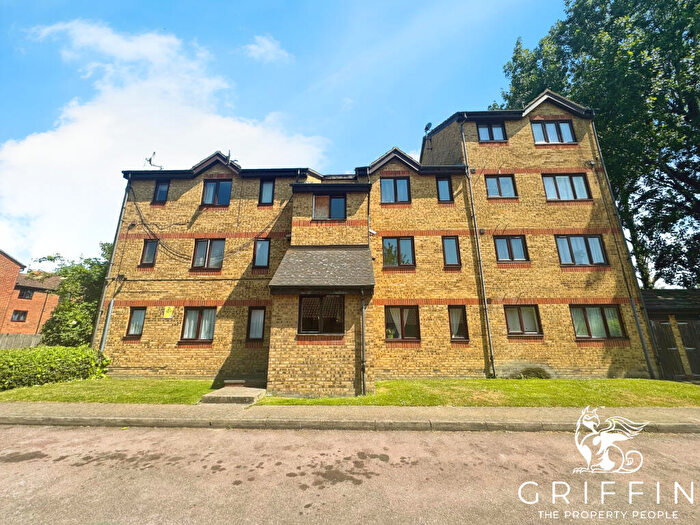 Flat To Rent In Porter Close, West Thurrock, RM20