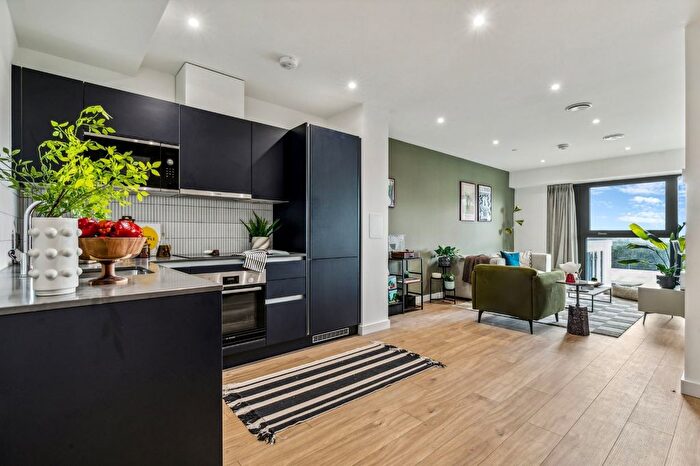 1 Bedroom Flat To Rent In Artisan Point, Victoria Road, W3