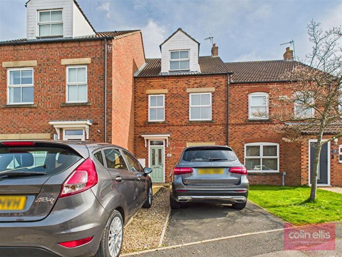 3 Bedroom Terraced House For Sale In Brigantia Gardens, Scarborough, YO12