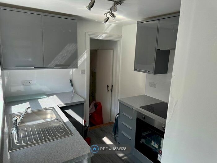 1 Bedroom Flat To Rent In Institute Road, Chatham, ME4