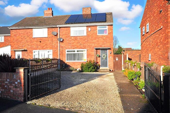 3 Bedroom Semi-Detached House For Sale In Southfield Road, Thorne, Doncaster, DN8