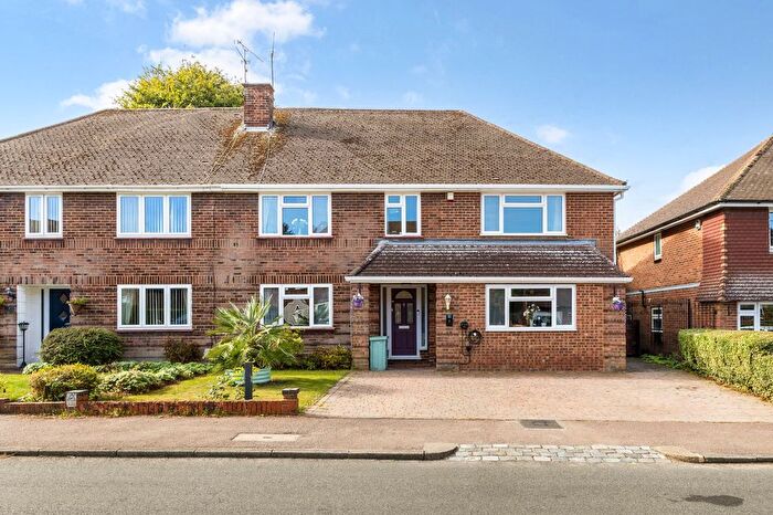 5 Bedroom Semi Detached House For Sale In Oakwell Close, Dunstable, Bedfordshire, LU6