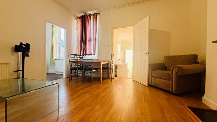 3 Bedroom Flat To Rent In Saltwell Road, Gateshead, NE8