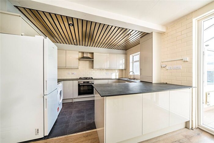 4 Bedroom Property To Rent In Gracefield Gardens, London, SW16