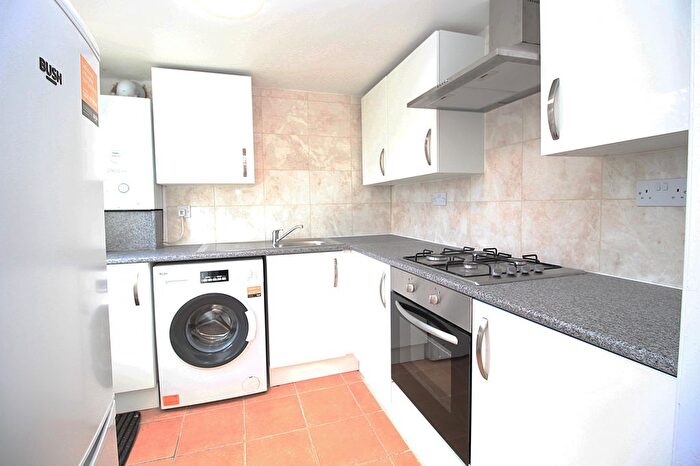 2 Bedroom Flat To Rent In Gaysham Avenue, Ilford, Essex, IG2