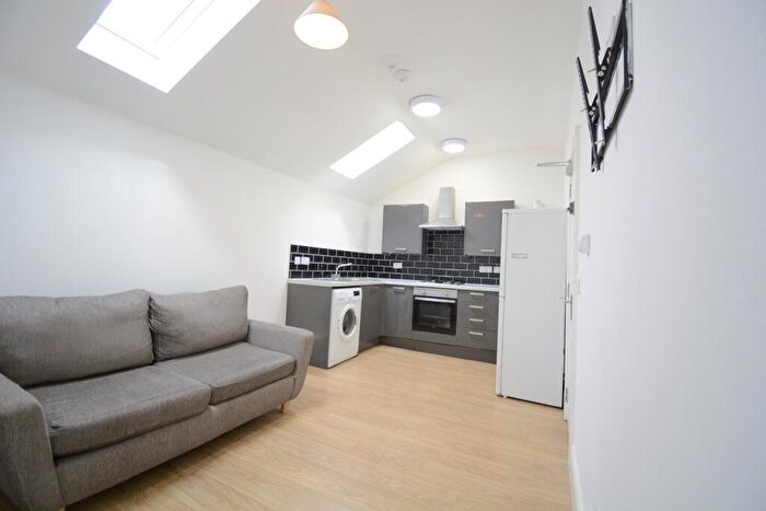 1 Bedroom Apartment To Rent In Cross Street, LN5