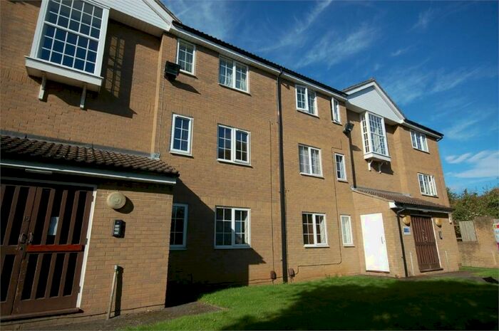 2 Bedroom Flat To Rent In F Chepstow Close, St James, Northampton, NN5
