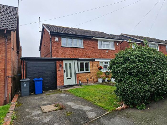 2 Bedroom Property To Rent In Masefield Close, Lichfield, WS14