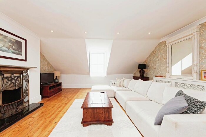 3 Bedroom Flat For Sale In East Cliff, Dover, CT16
