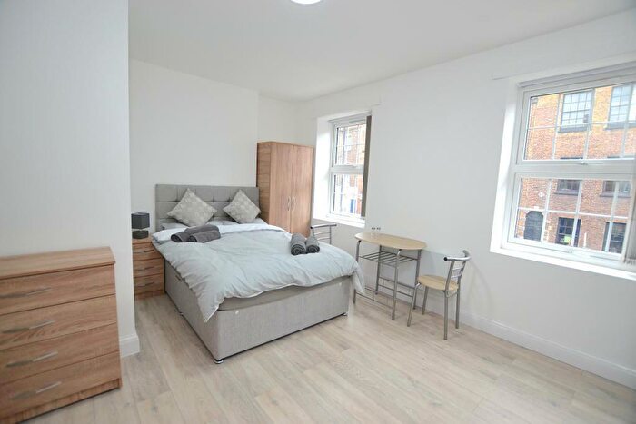 Studio To Rent In New Road, London, E1