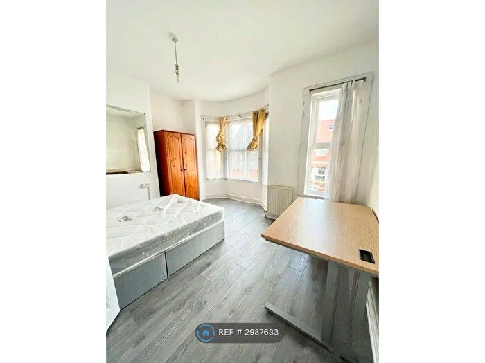 4 Bedroom End Of Terrace House To Rent In Yew Tree Avenue, Fallowfield, Manchester, M14