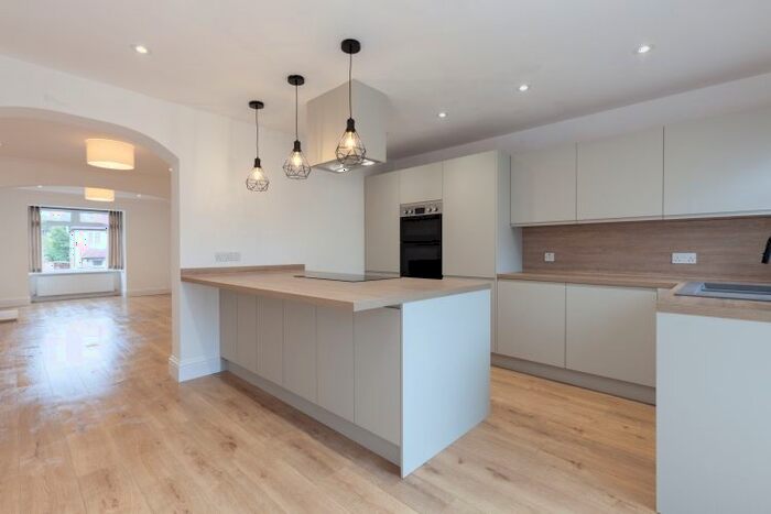 3 Bedroom Semi-Detached House To Rent In Kennington Road, Kennington, OX1
