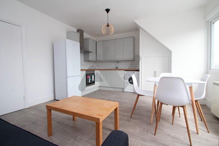 2 Bedroom Flat To Rent In Topsfield Parade, Tottenham Lane, London, N8