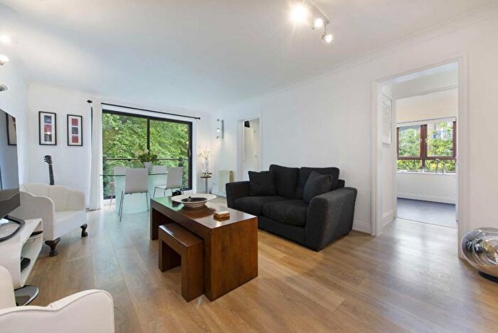2 Bedroom Flat For Sale In Thornbury Square, Highgate, N6