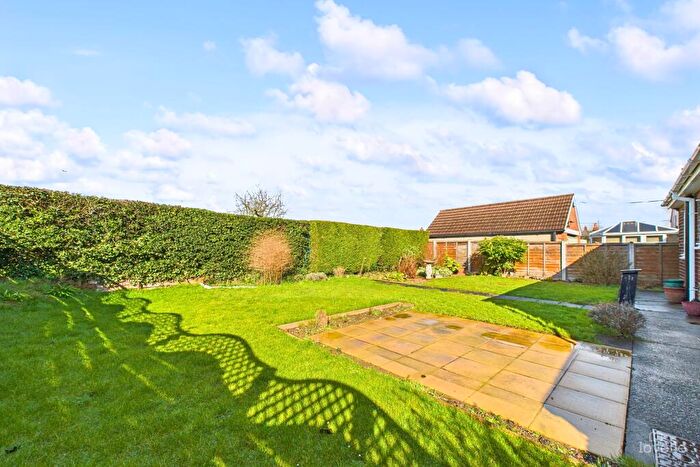 2 Bedroom Detached Bungalow For Sale In Shadwell Rise, Barton-upon-Humber, North Lincolnshire, DN18