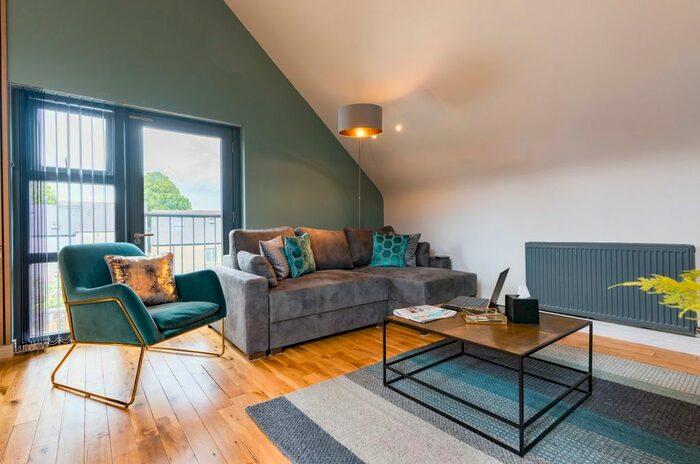 2 Bedroom Flat To Rent In Oakfield Street, Cardiff, CF24