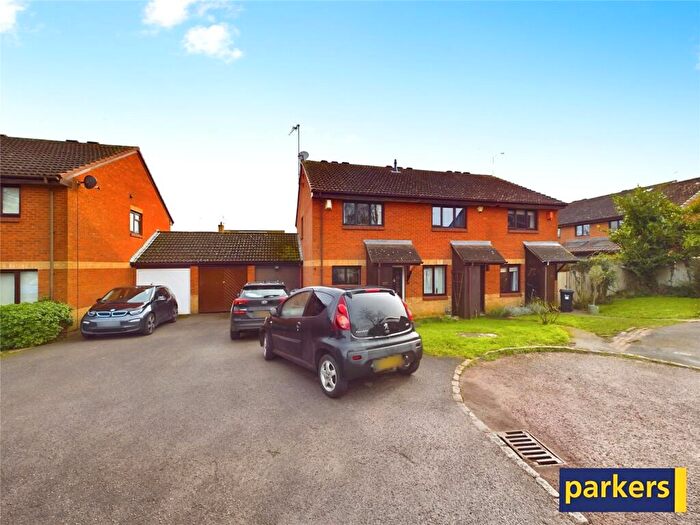 2 Bedroom End Of Terrace House For Sale In Bolwell Close, Twyford, Reading, Berkshire, RG10