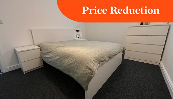 1 Bedroom Flat To Rent In Ensuite // High Street // Bed Apartment // July, LN5