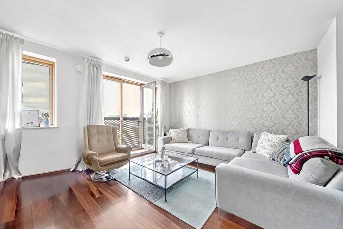 1 Bedroom Flat To Rent In Meath Crescent, Bethnal Green, E2