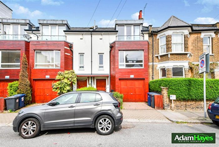 3 Bedroom Terraced House For Sale In Lincoln Road, East Finchley, N2