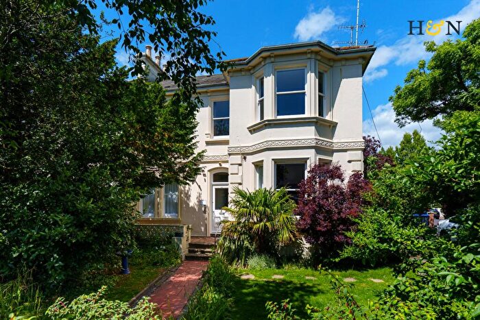 1 Bedroom Flat For Sale In Shelley Road, Worthing Central, BN11