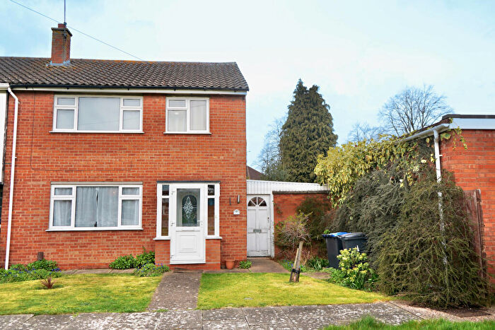 3 Bedroom Semi Detached House For Sale In Percy Road, Warwickshire, Warwick, CV34