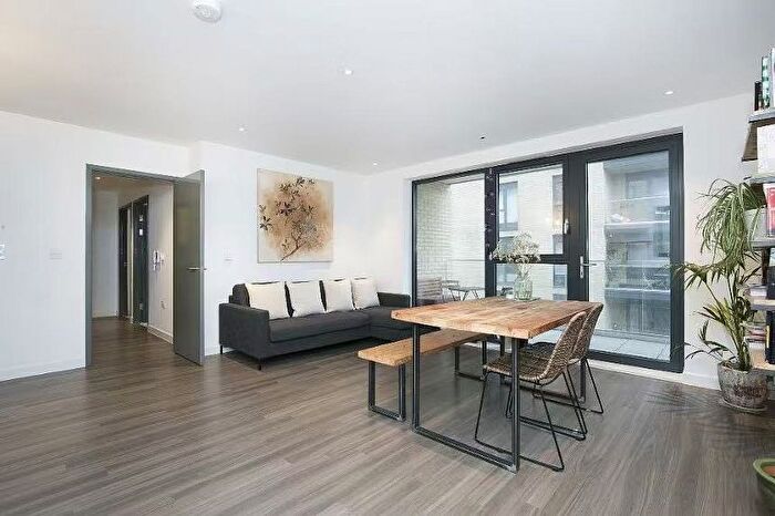 2 Bedroom Flat To Rent In Goldsmiths Row, London, E2