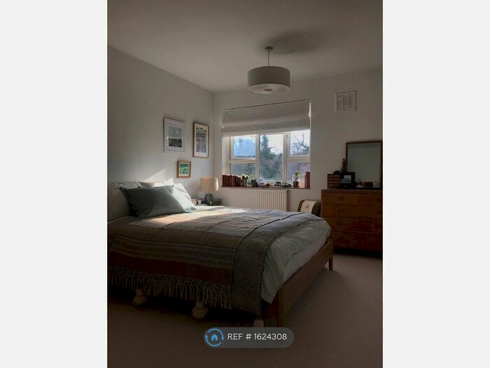 1 Bedroom Flat To Rent In Charters Close, London, SE19