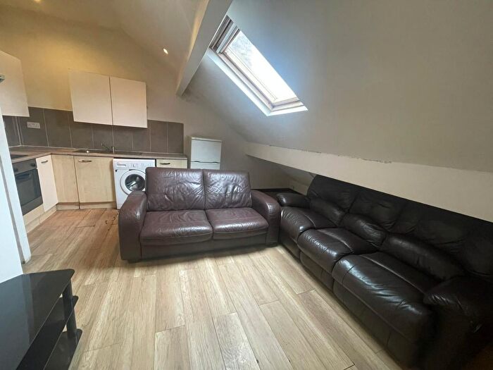 1 Bedroom Flat To Rent In Dewsbury Road, Leeds, LS11