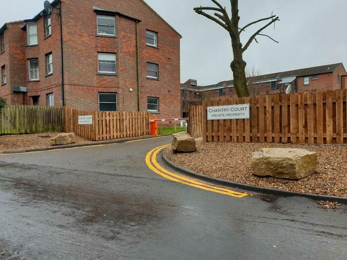 2 Bedroom Ground Flat To Rent In Woods Avenue, Hatfield, Hertfordshire, AL10