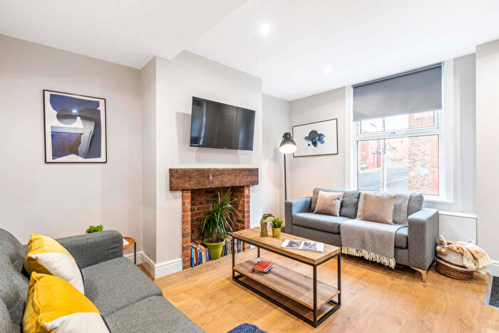 4 Bedroom House To Rent In Harold Grove, Leeds, LS6