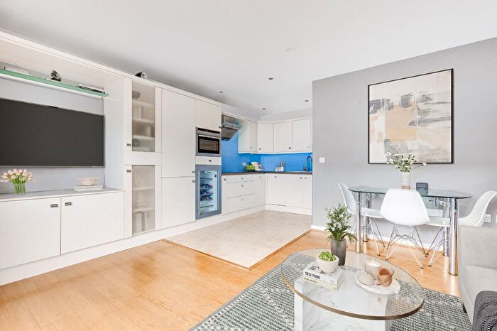 2 Bedroom Flat To Rent In Mill Pond Close, Battersea Park, SW8