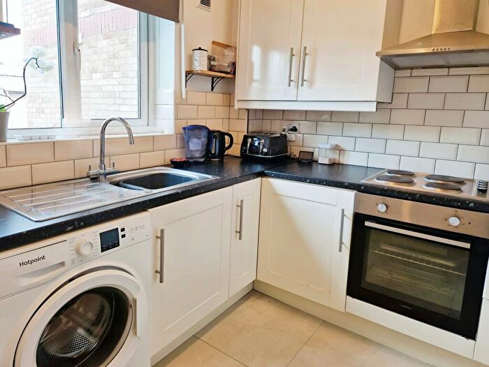 2 Bedroom Apartment To Rent In Holmlea Walk, SL3