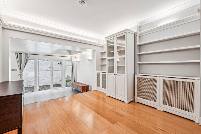 4 Bedroom Terraced House To Rent In Tonsley Road, The Tonsleys, SW18