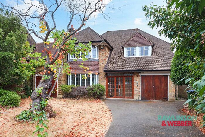 4 Bedroom Detached House For Sale In Beauchamp Road, East Molesey, KT8