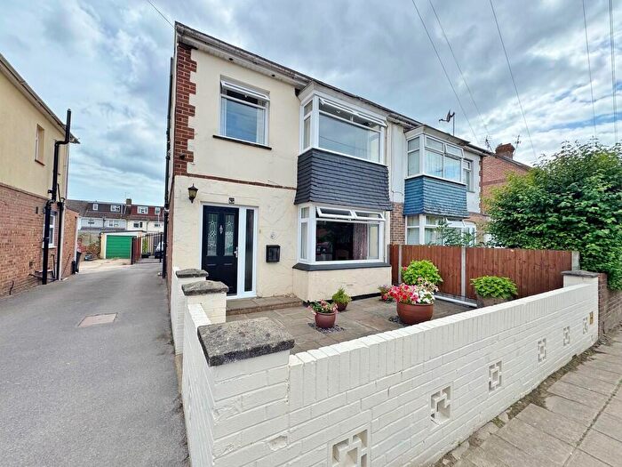 4 Bedroom Semi-Detached House For Sale In Old Manor Way, Drayton, PO6