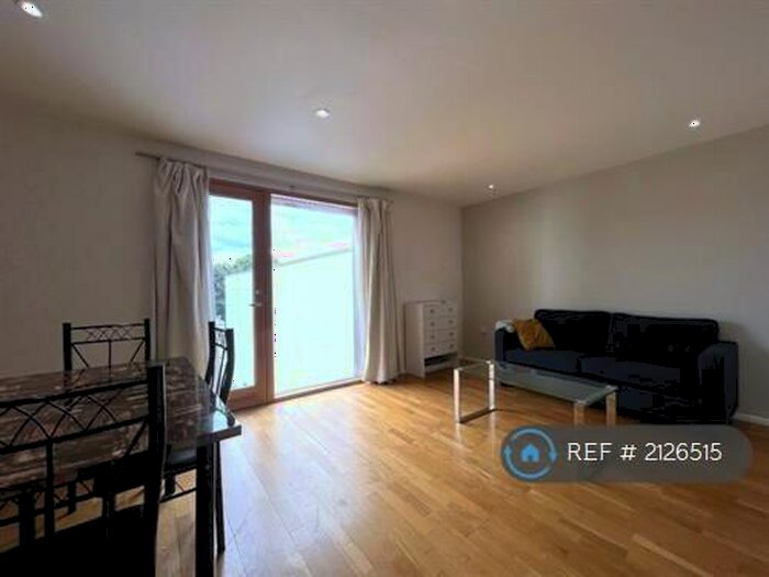 2 Bedroom Flat To Rent In Shackleton House, London, NW1