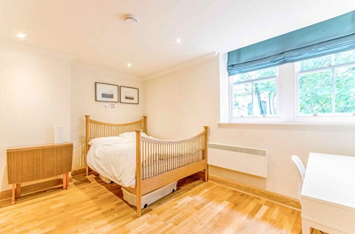 2 Bedroom Flat For Sale In Mulberry Court, Wapping, London, E1