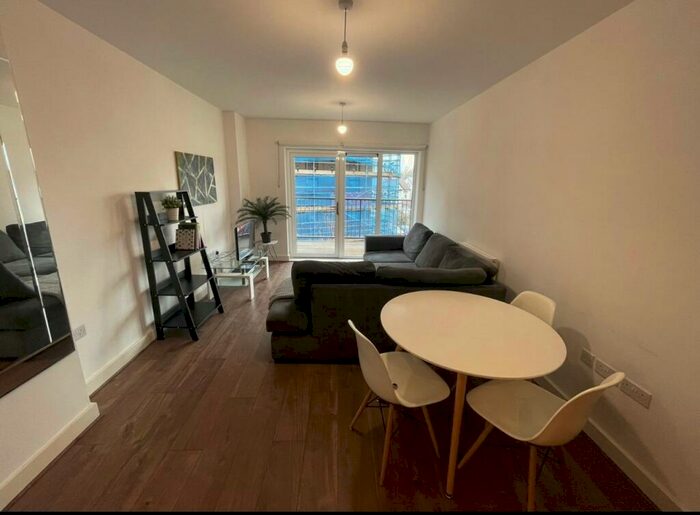 1 Bedroom Flat To Rent In Clarence Avenue, IG2