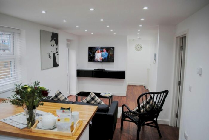 2 Bedroom Flat To Rent In Bethnal Green Road, Bethnal Green, E2