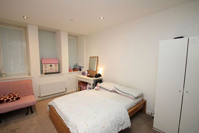 2 Bedroom Apartment To Rent In Emerald House, Lansdowne Road, CR0