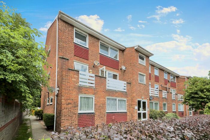 2 Bedroom Flat To Rent In Mayplace Road West, Bexleyheath, Kent, DA7