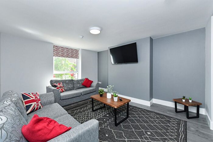 1 Bedroom Flat To Rent In Room To Rent, A High Road, NG9