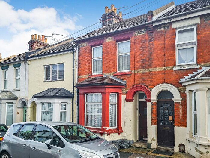 3 Bedroom Terraced House For Sale In Dale Street, Chatham, ME4