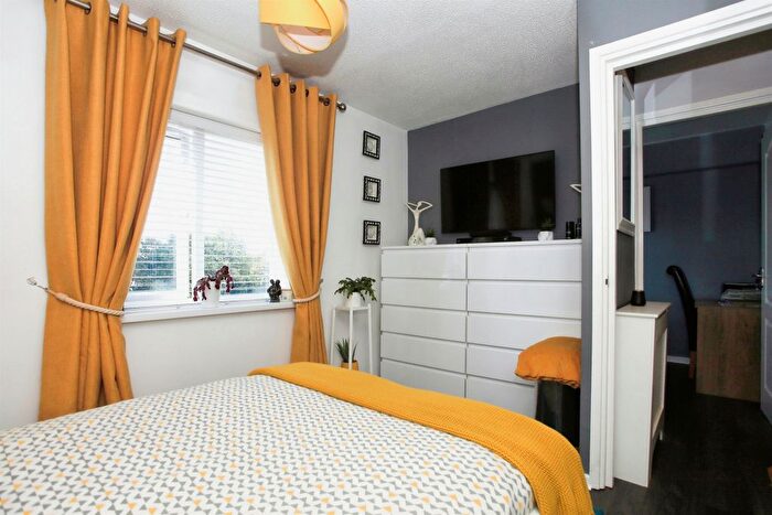 2 Bedroom Flat For Sale In Flamborough Close, Woodston, Peterborough, PE2