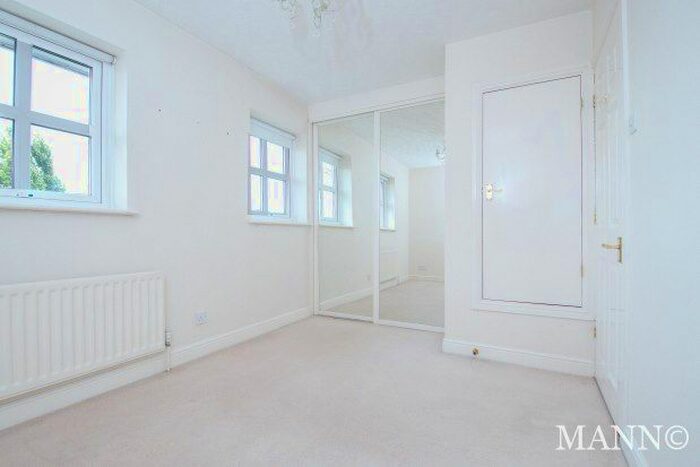 3 Bedroom Town House To Rent In Sara Crescent, Greenhithe DA9