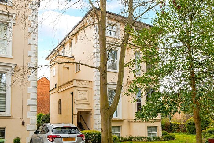 2 Bedroom Flat For Sale In Surbiton, KT6