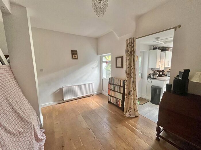 2 Bedroom Terraced House For Sale In Lambgates, Hadfield, Glossop, SK13